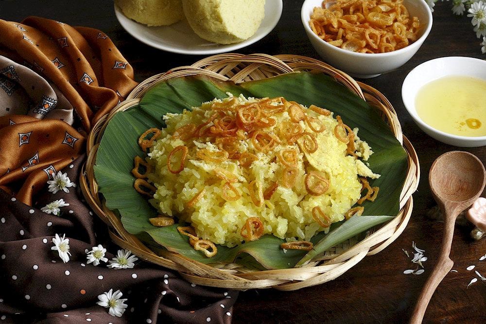Sticky rice is a popular breakfast dish among Vietnamese people